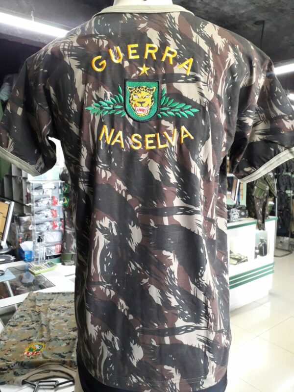 Camiseta guerra na selva