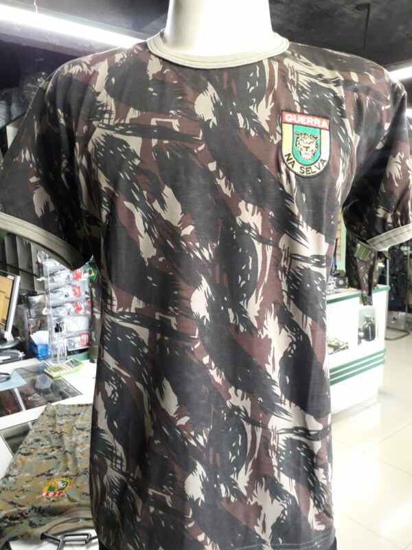 Camiseta guerra na selva