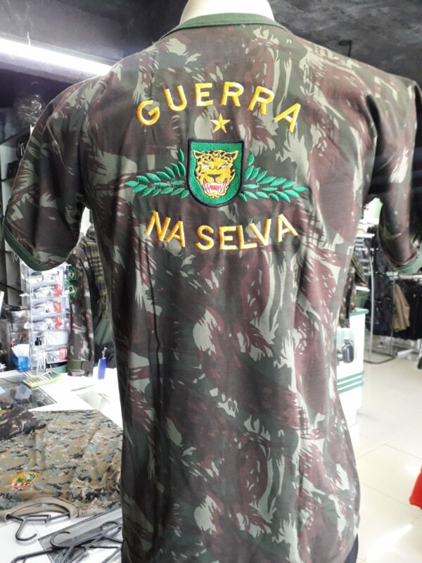 Camiseta guerra na selva